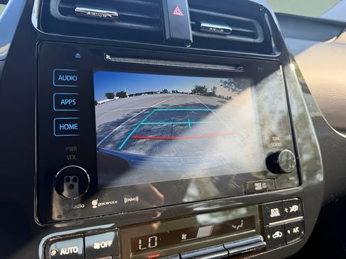 Used 2016 Toyota Prius Four FWD image 15