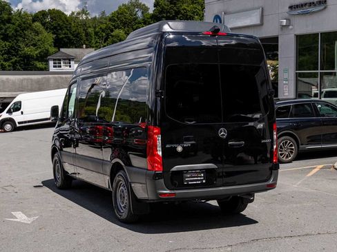 Used 2024 Mercedes-Benz Sprinter 2500 image 6