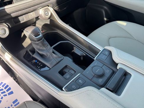 Used 2025 Toyota Grand Highlander AWD image 17