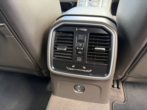 Used 2018 Porsche Macan AWD/4WD image 26