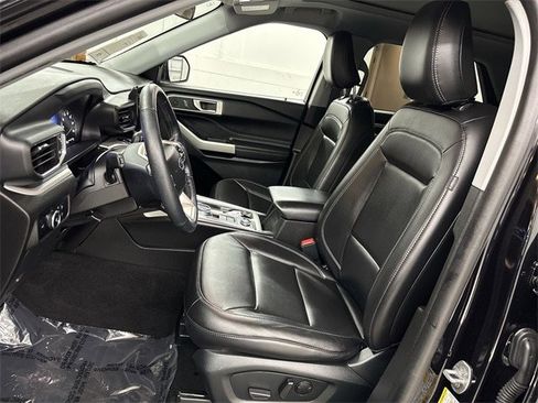 Certified 2023 Ford Explorer XLT w/ Equipment Group 202A image 3