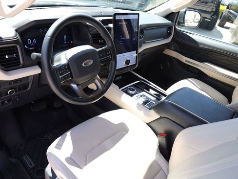 Used 2024 Ford Expedition Max Platinum AWD/4WD image 12