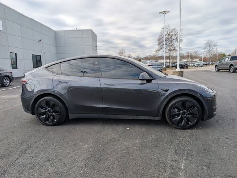 Used 2025 Tesla Model Y Long Range image 8