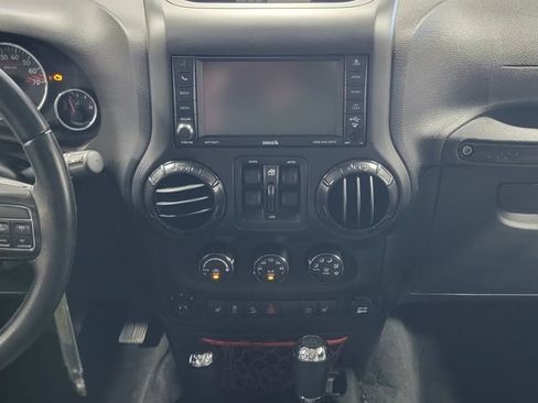 Used 2017 Jeep Wrangler Unlimited Rubicon AWD/4WD image 19