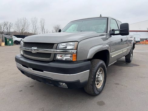 Used 2006 Chevrolet Silverado 2500 LT w/ Heavy-Duty Power Package image 1