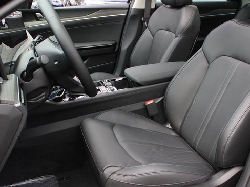 New 2025 Kia K5 EX image 17