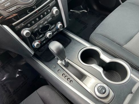 Used 2019 Nissan Pathfinder SV image 14