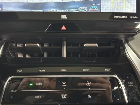 Used 2022 Toyota Venza Limited w/ Advanced Technology Package image 30