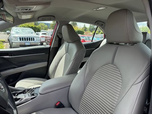 Used 2020 Toyota Camry SE FWD image 14