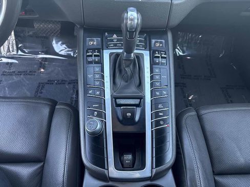 Used 2018 Porsche Macan Sport Edition image 29