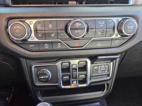 Used 2026 Jeep Gladiator Sport AWD/4WD image 21