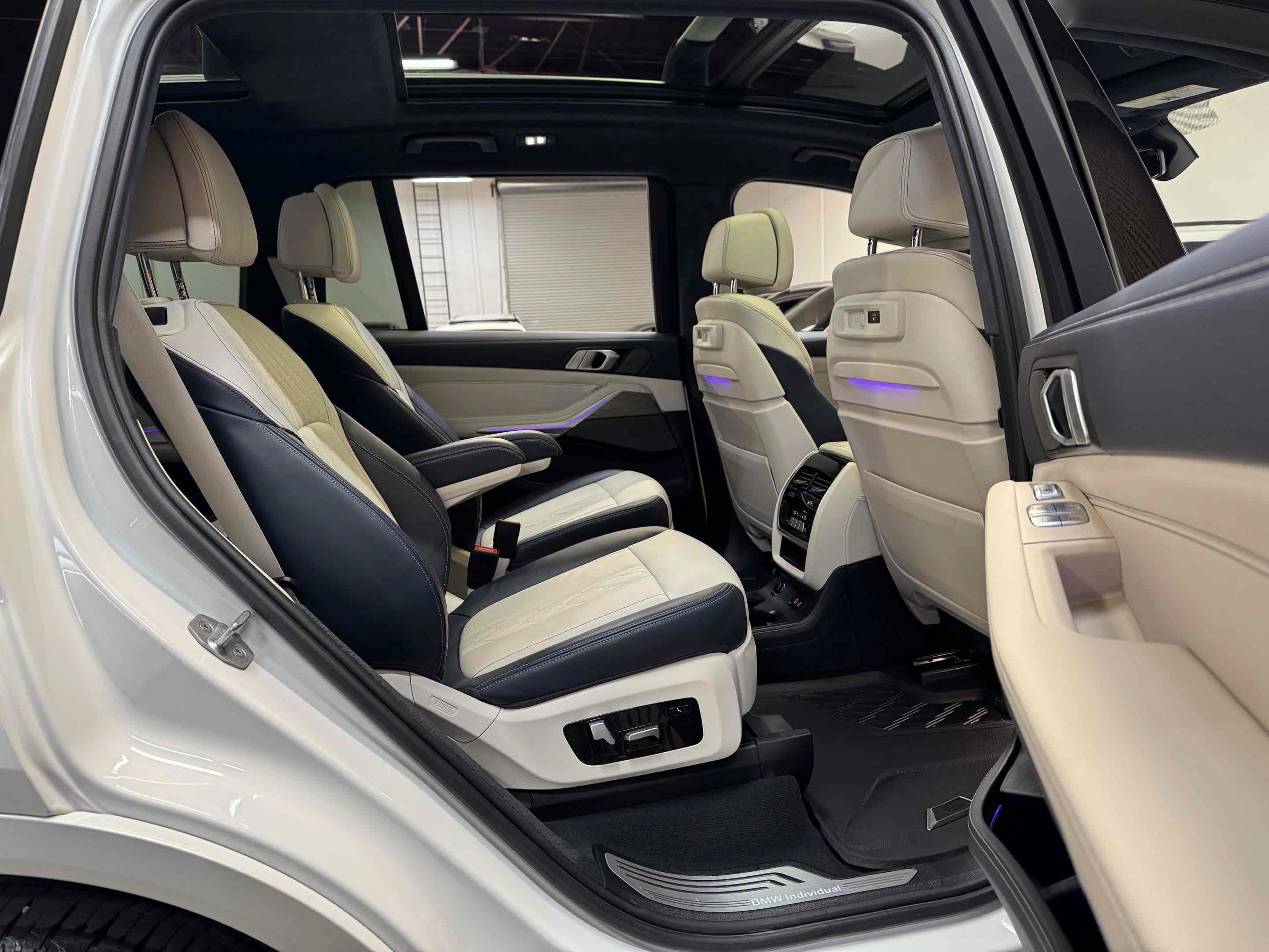 Used 2020 BMW X7 xDrive40i w/ Premium Package AWD/4WD image 39