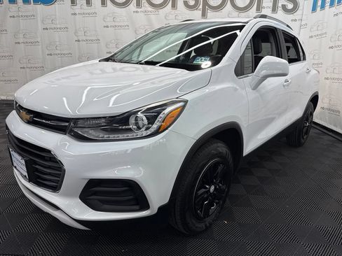 Used 2018 Chevrolet Trax LT w/ LT Convenience Package AWD/4WD image 1