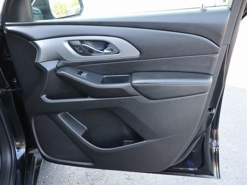 Used 2021 Chevrolet Traverse LT image 27