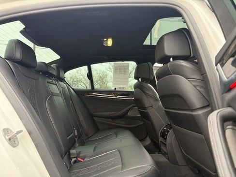 Used 2022 BMW M550i xDrive w/ Executive Package image 32