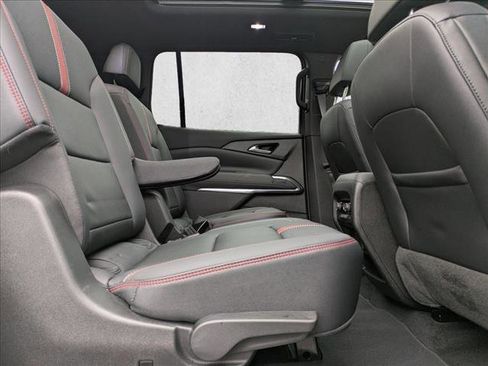 Used 2025 Chevrolet Traverse RS image 22