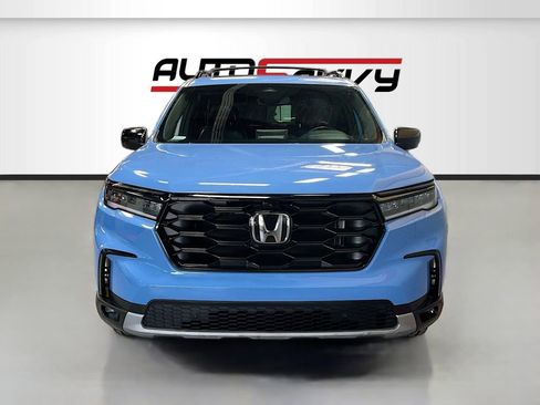 Used 2025 Honda Pilot TrailSport image 2