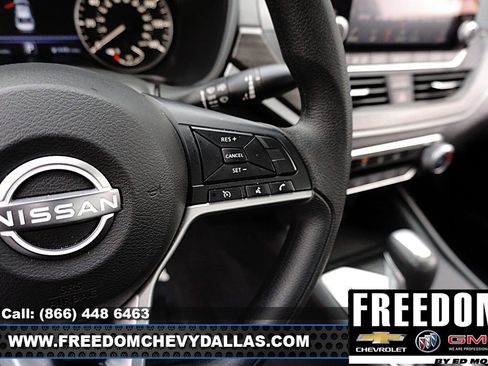 Used 2025 Nissan Altima 2.5 SV image 21