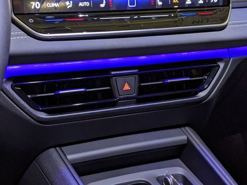 New 2026 Volkswagen Tiguan SE FWD image 18