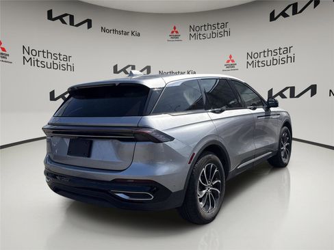 Used 2024 Lincoln Nautilus Premier image 5