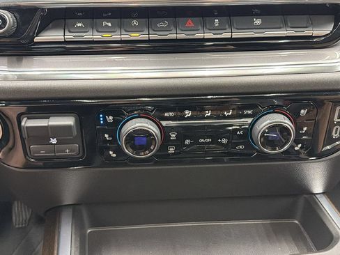 Used 2025 Chevrolet Silverado 1500 High Country AWD/4WD image 24