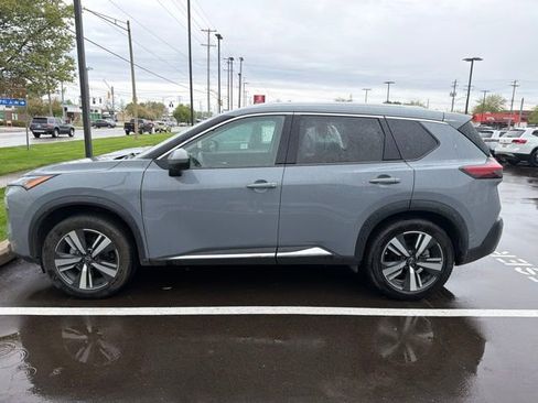 Used 2023 Nissan Rogue SL AWD/4WD image 2