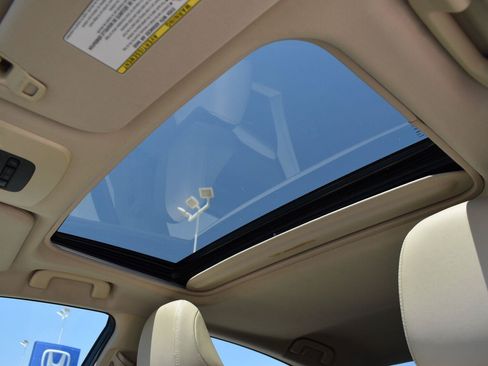 Used 2021 Toyota Avalon XLE w/ Moonroof Package FWD image 12
