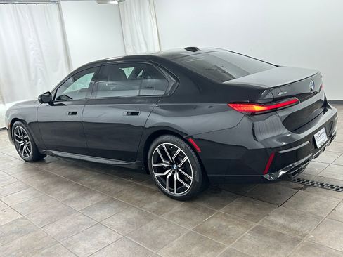 Used 2023 BMW 760i xDrive w/ Executive Package image 3