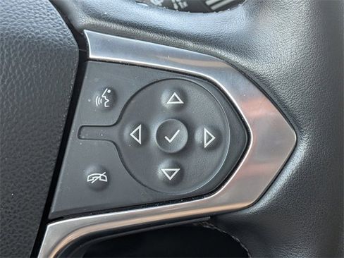 Used 2023 Chevrolet Traverse RS image 28