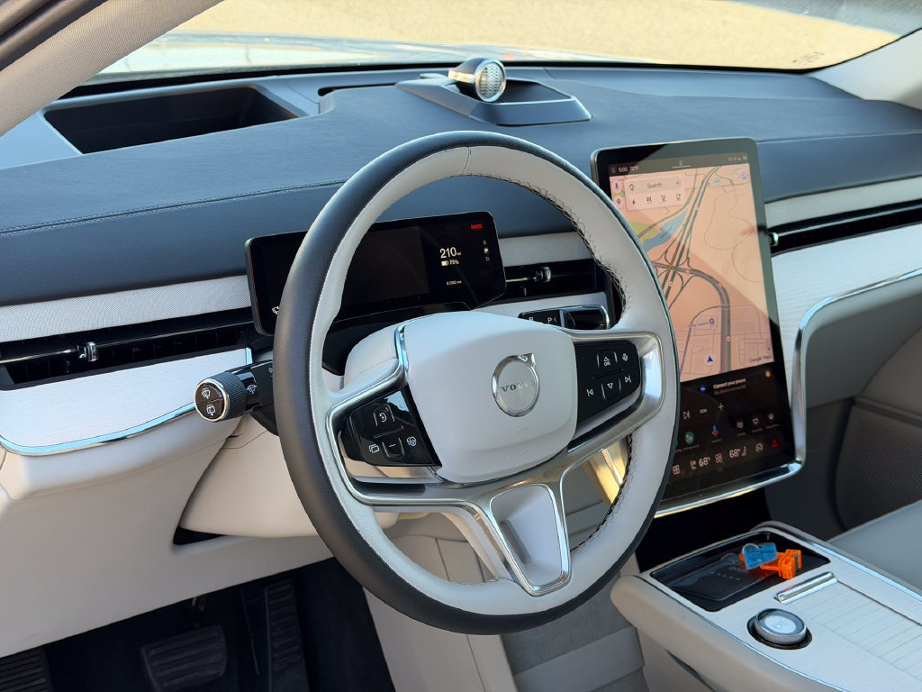 Certified 2025 Volvo EX90 Ultra AWD/4WD image 26