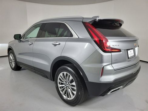 Certified 2025 Cadillac XT4 Premium Luxury image 3