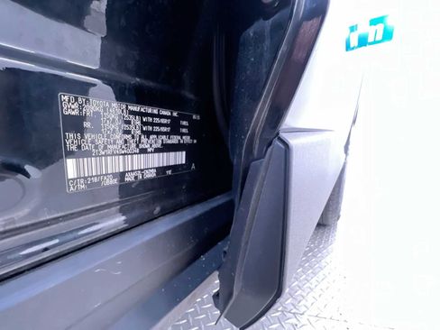 Used 2025 Toyota RAV4 XLE FWD image 42