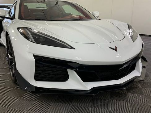 Used 2023 Chevrolet Corvette Z06 w/ Z07 Performance Package image 8