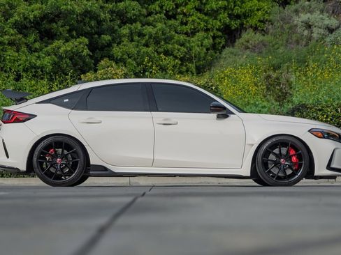 Used 2025 Honda Civic Type R image 12