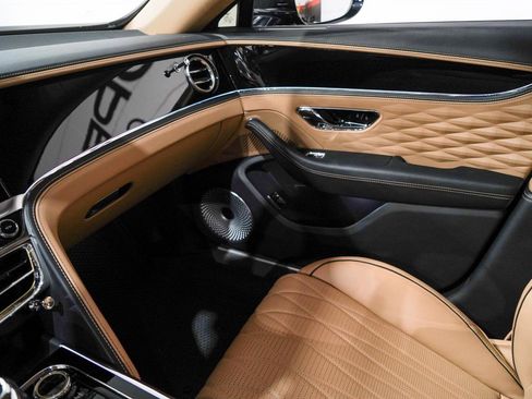 Used 2022 Bentley Flying Spur V8 image 19