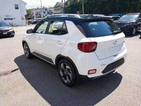 Used 2023 Hyundai Venue Limited FWD image 6
