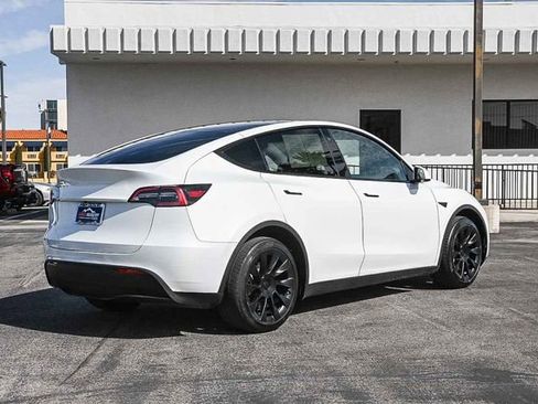 Used 2021 Tesla Model Y Long Range image 8