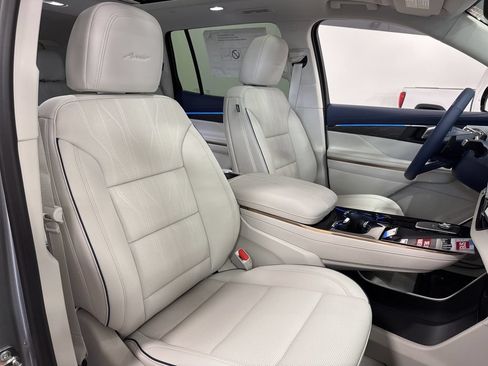Used 2026 Buick Enclave Avenir AWD/4WD image 15