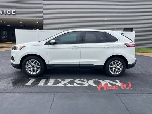Certified 2024 Ford Edge SEL w/ Convenience Package AWD/4WD image 2