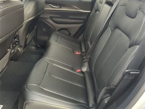 New 2025 Jeep Grand Cherokee Limited image 19