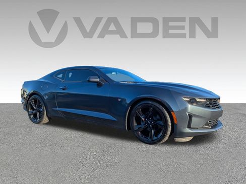 Used 2021 Chevrolet Camaro LT w/ Technology Package image 3
