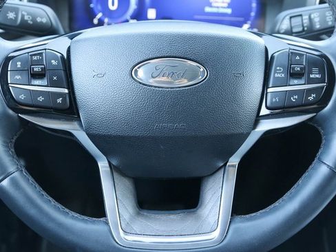 Used 2022 Ford Explorer Platinum w/ Technology Package image 34