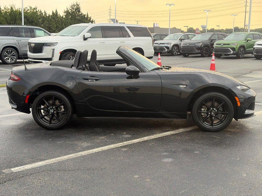 Certified 2022 MAZDA MX-5 Miata Sport RWD image 5