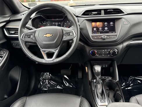 Used 2023 Chevrolet TrailBlazer ACTIV image 2