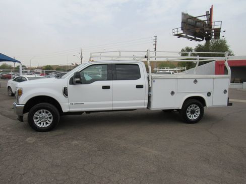 Used 2018 Ford F350 XLT AWD/4WD image 2