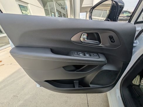 New 2026 Chrysler Pacifica Select image 37
