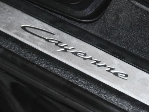 Used 2024 Porsche Cayenne AWD/4WD image 12