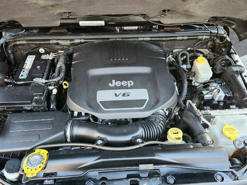 Used 2015 Jeep Wrangler Unlimited Sahara image 42