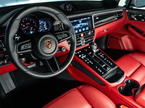 Certified 2026 Porsche Macan GTS AWD/4WD image 4