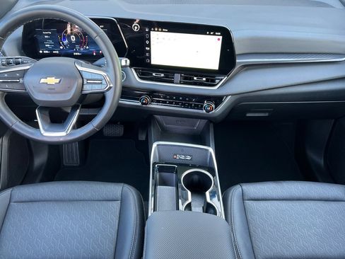 Used 2025 Chevrolet Equinox LT w/ Convenience Package II image 14